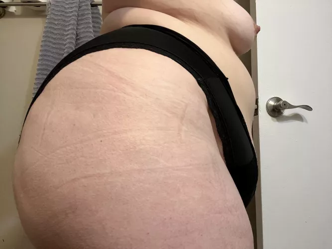 My needy thick thighs. Touch yourself for me and tell me if you cum in the comments. ✨