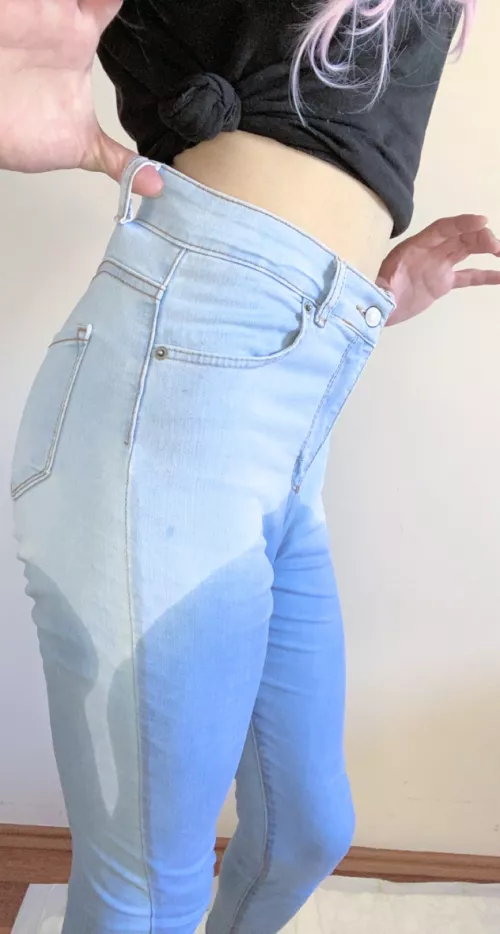 My pants look better🤤 when they're wet 💦