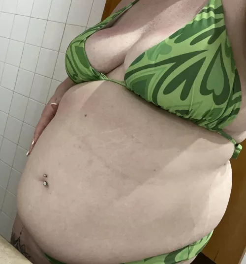 On holiday at the moment and some of the looks I got around the pool wearing this bikini were so funny😂🤷🏻‍♀️🐷