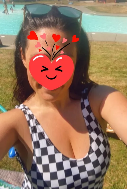 one piece 🩱 + cleavage