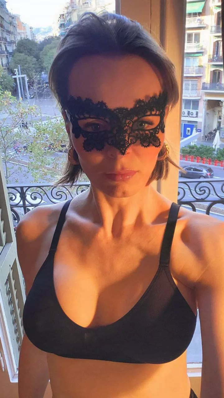 should I keep my heels on