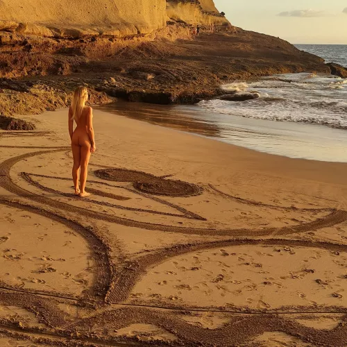 The universe loves us if we are given this beauty 🧡