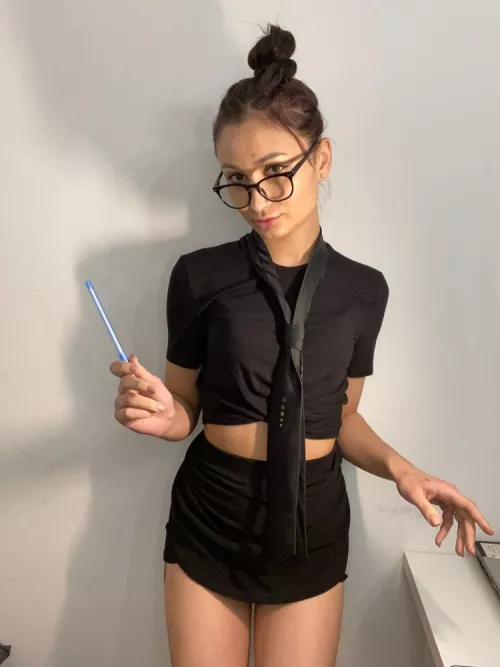 will your hand enter through this short, tight dress