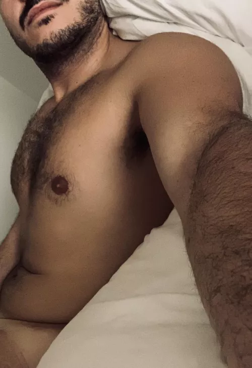 33yo sexy hairy italian stud. send face with age & location to get added! d_thestud1989