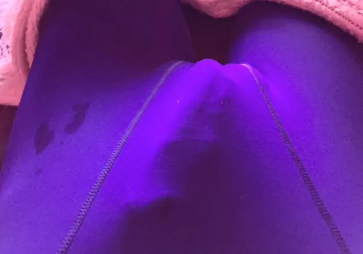 45 USA. Seeking chat friends into tights and leggings