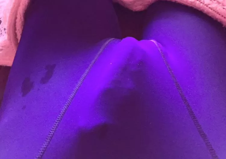 45 USA. Seeking chat friends into tights and leggings