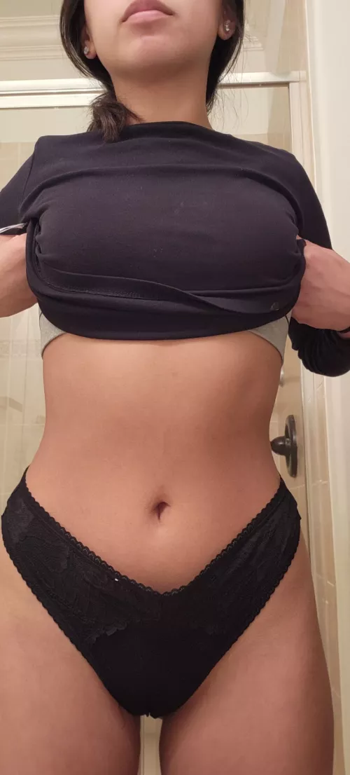 Do you like my crop top? 👅