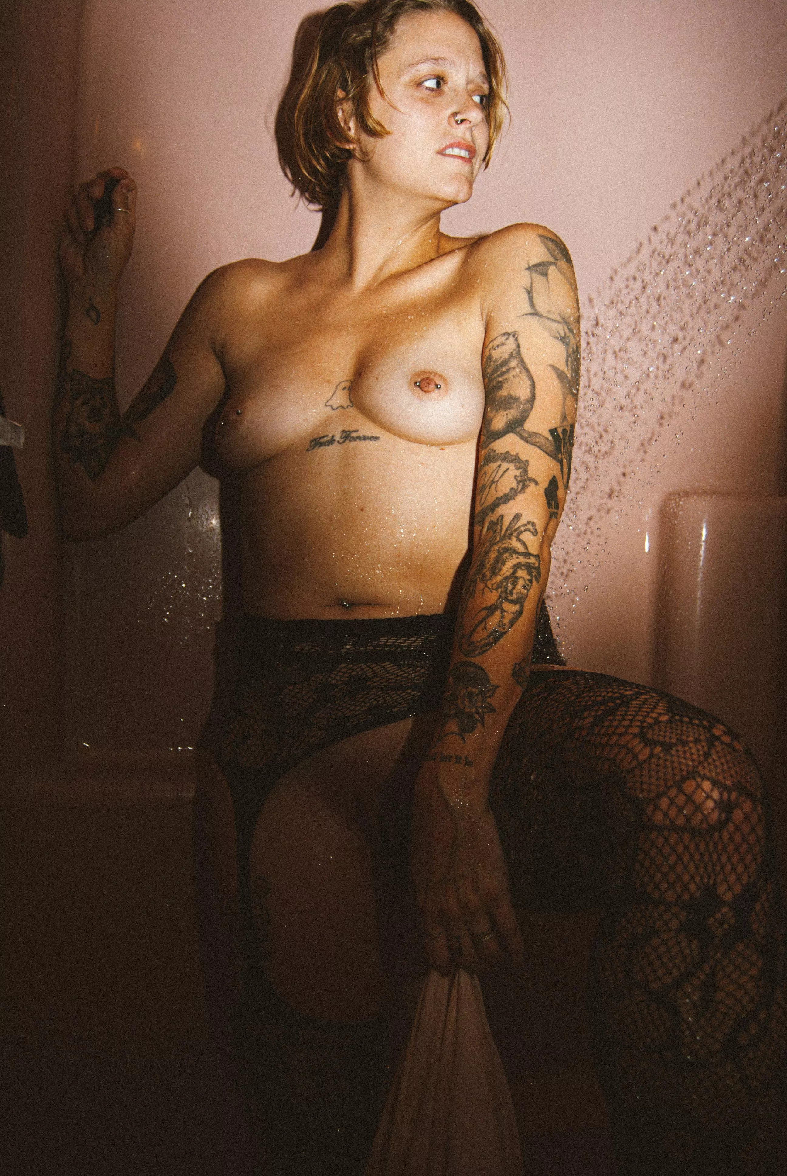 Fishnets in the shower 💦