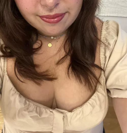 Going out for drinks, hope everyone likes what they can see down my blouse ✨