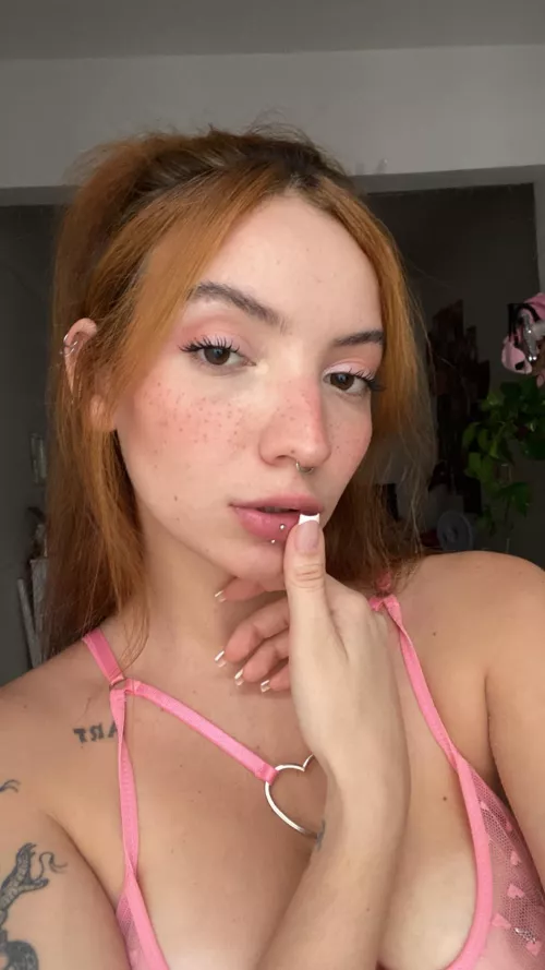 How old do I look? (Over 18)