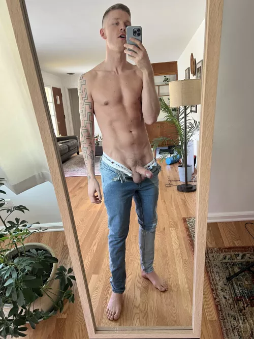 I always get a huge hard on after wetting myself 😈💦👑