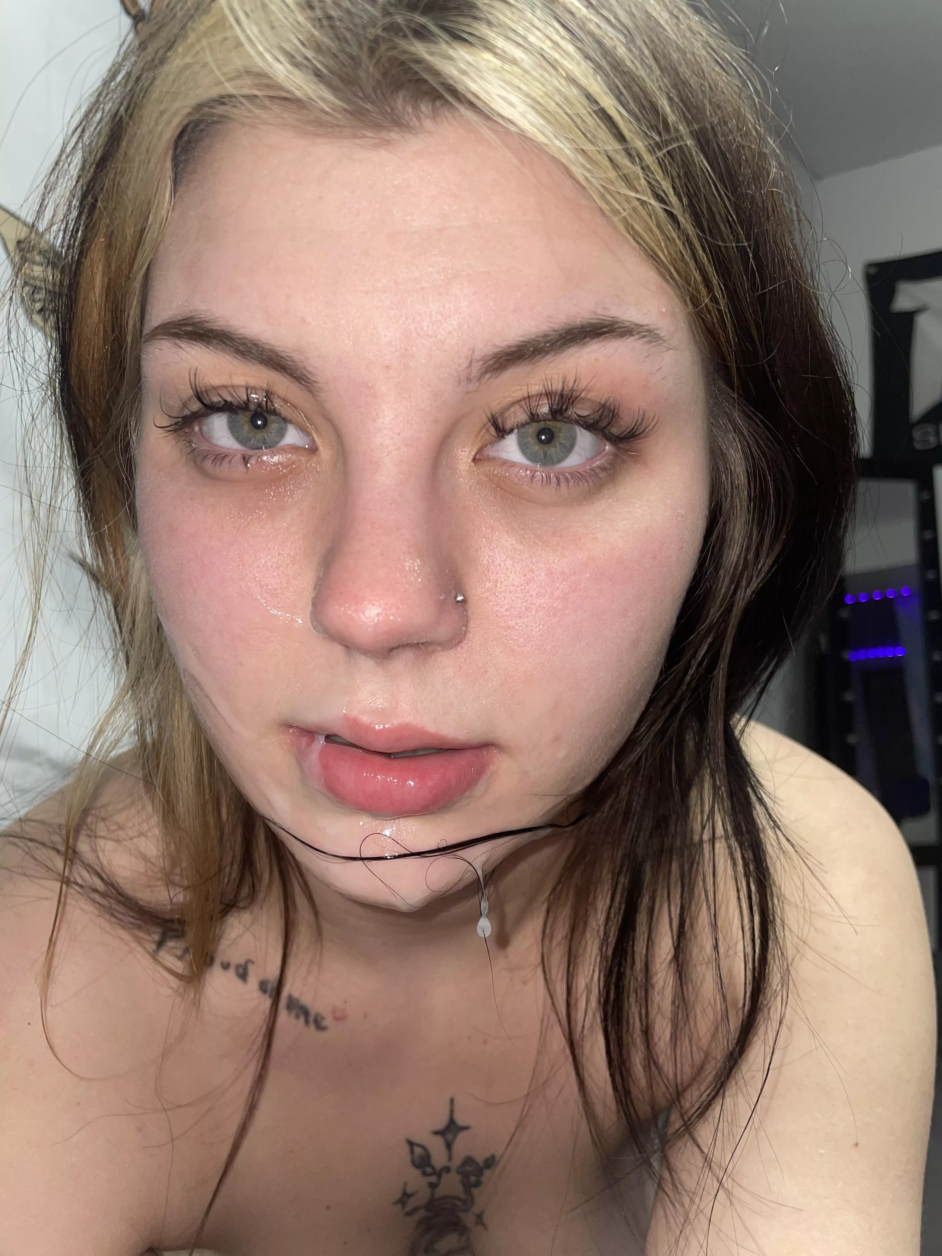 I crave loads on my face😍 Cum and add yours💋