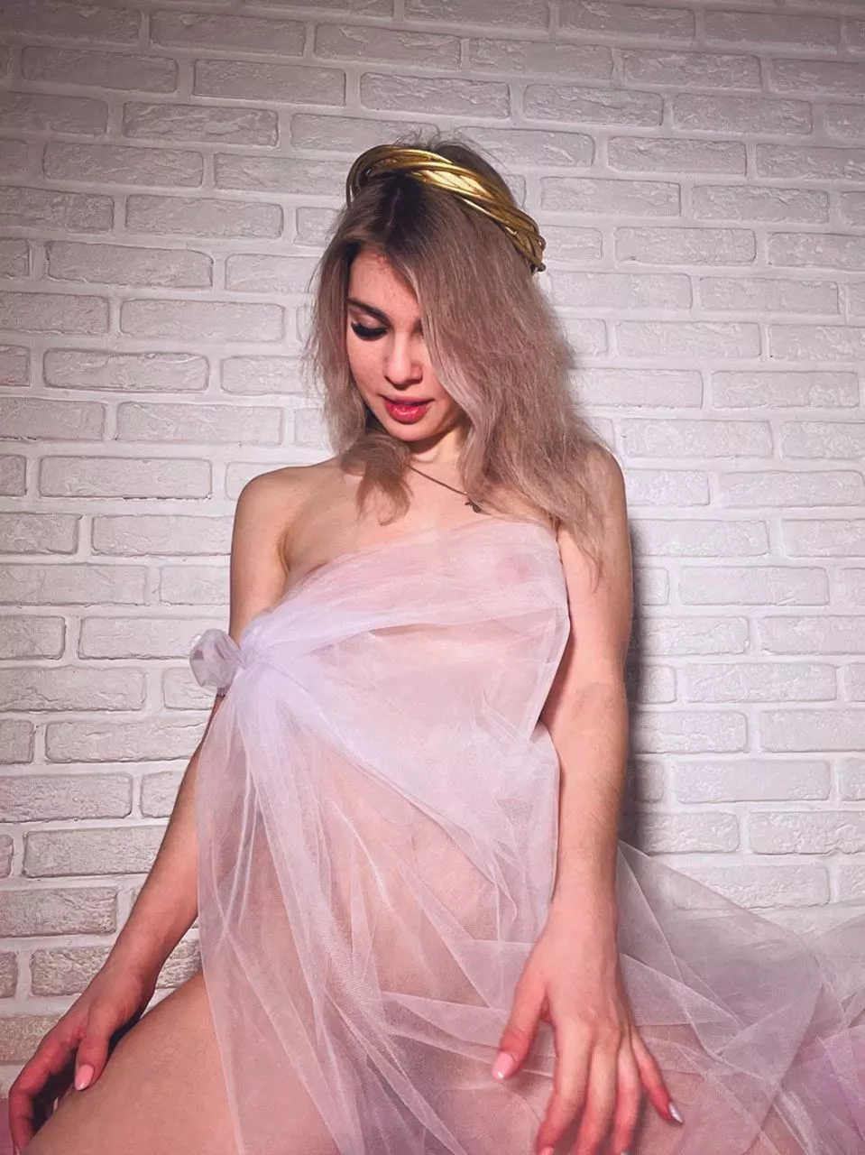 I get so wet when letting strangers watch me masturbate