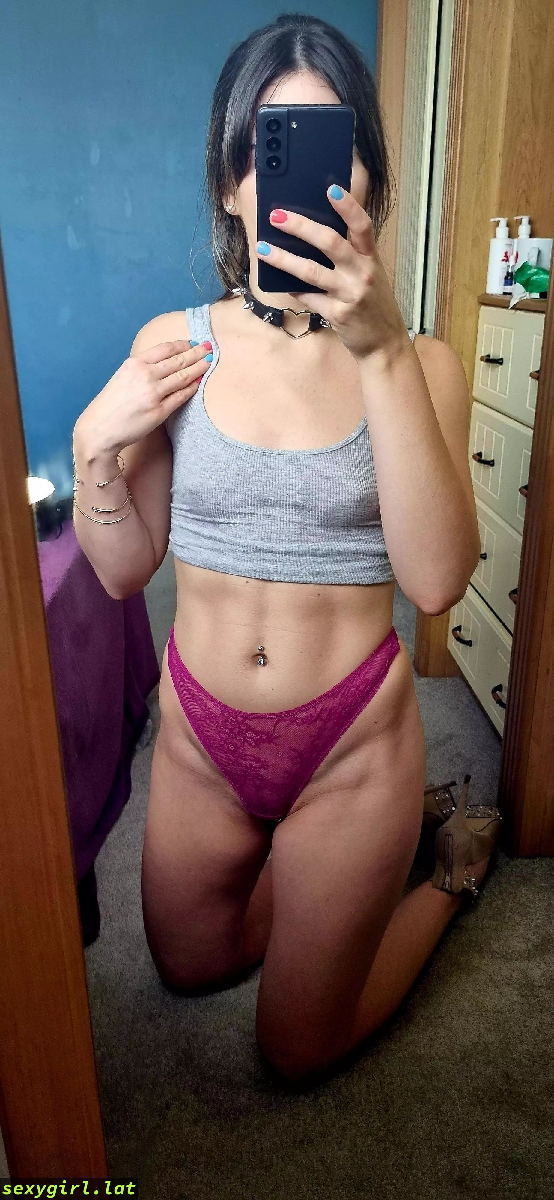 I hate my tiny tits.. they almost desapeared in this t-shirt.. but be honest- smash or pass