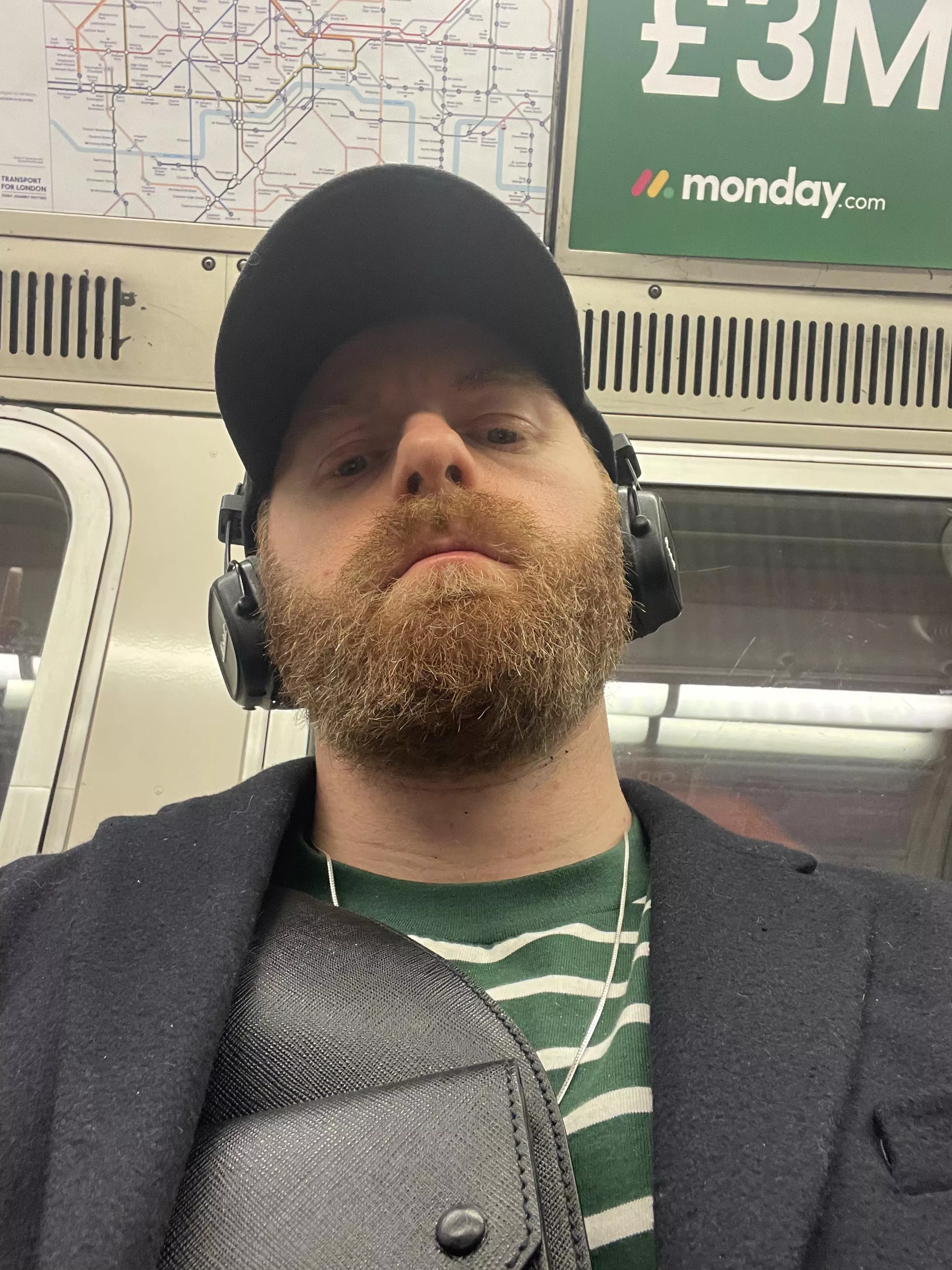 I look so moody! I was actually happy after coming back from a date! ð I look so moody! I was actually happy after coming back from a date! ð