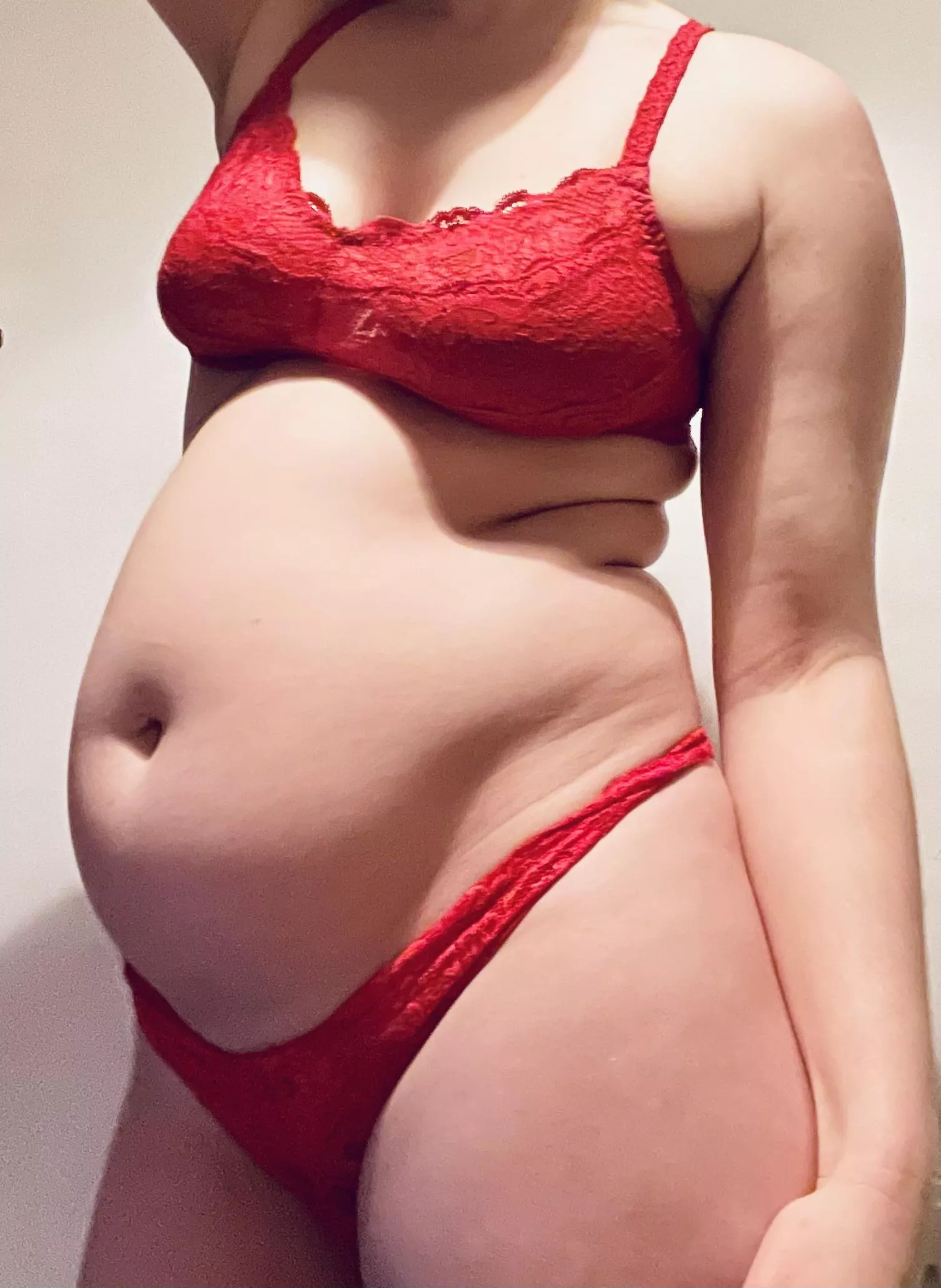 I think I’m starting to get a gut 😳🤰