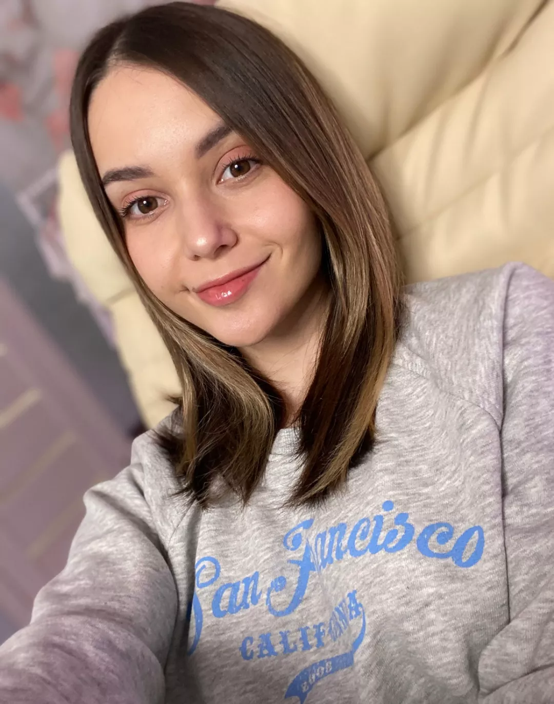 ⬆️ if I can send you nudes 😊