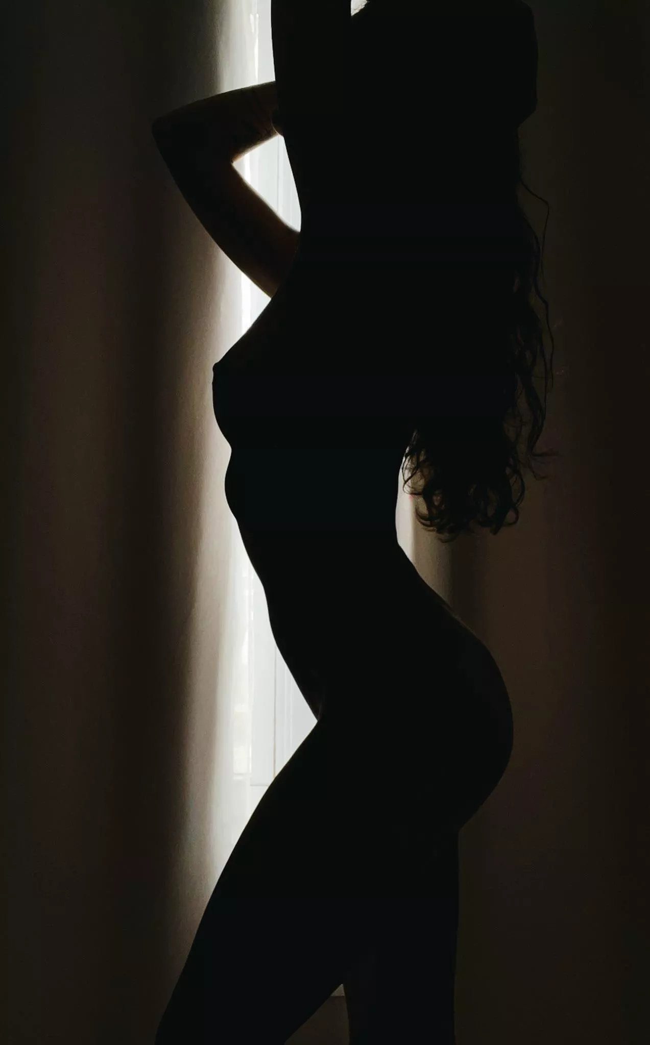 My naked body is waiting for you in this gorgeous morning light… 🥵