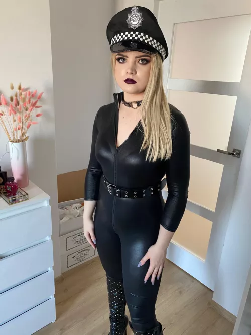 Pink tongue and huge lips