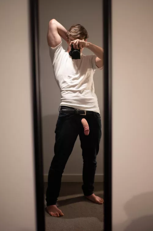 Poking out of my fly to say hi