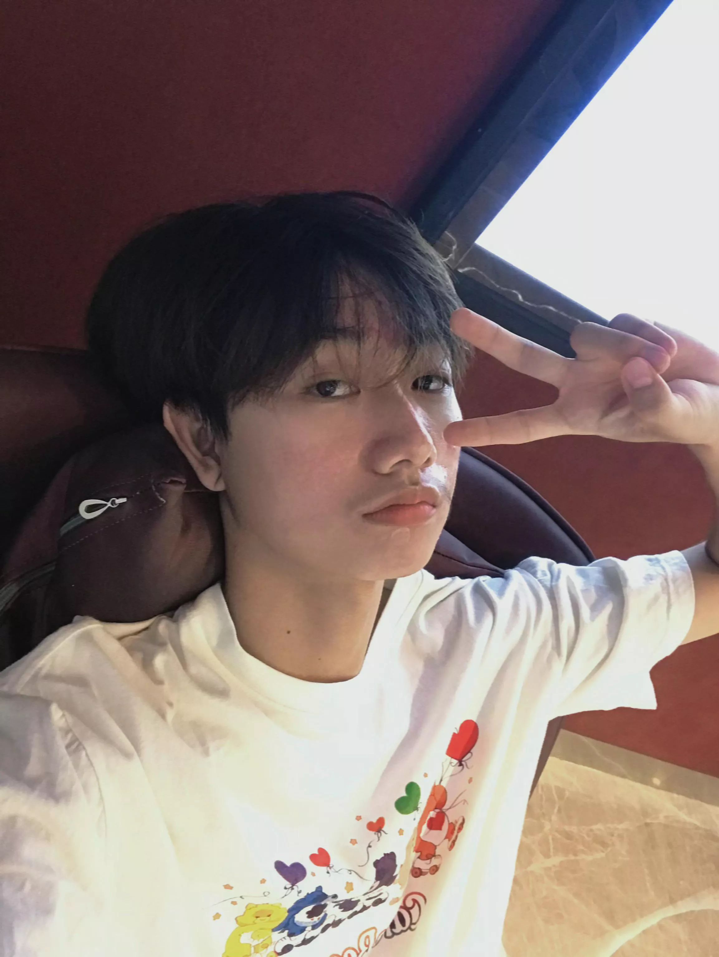 Pretty lonely these days idk how to smile anymore hmu