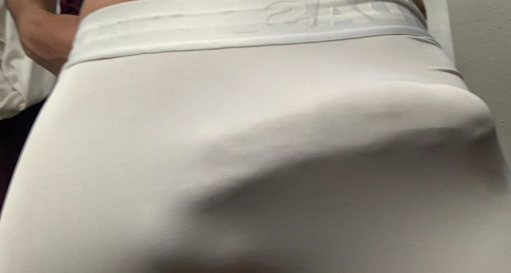 Run your hand down my shaft (dm’s open)