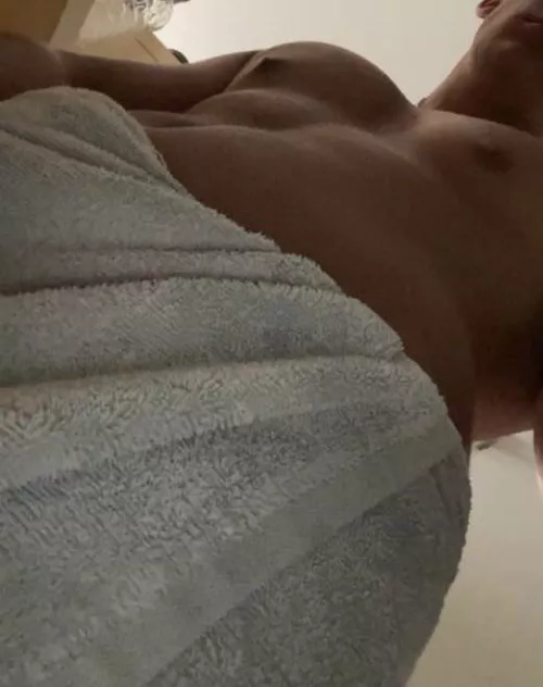 Slave (m19) Looking for mommy mistress (age <45). Kinks from extrem to soft. I am ur toy