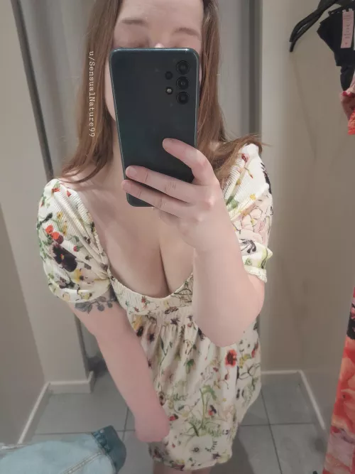 The cleavage makes the dress even cuter