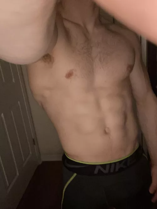 22 college btm looking for two muscular hung tops alex_mcphee01