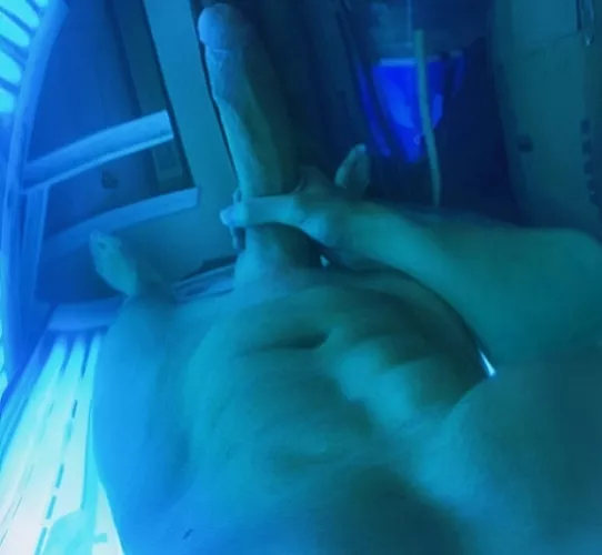 [24] Getting that BIG summer tan ☀️😎 who wants to join...