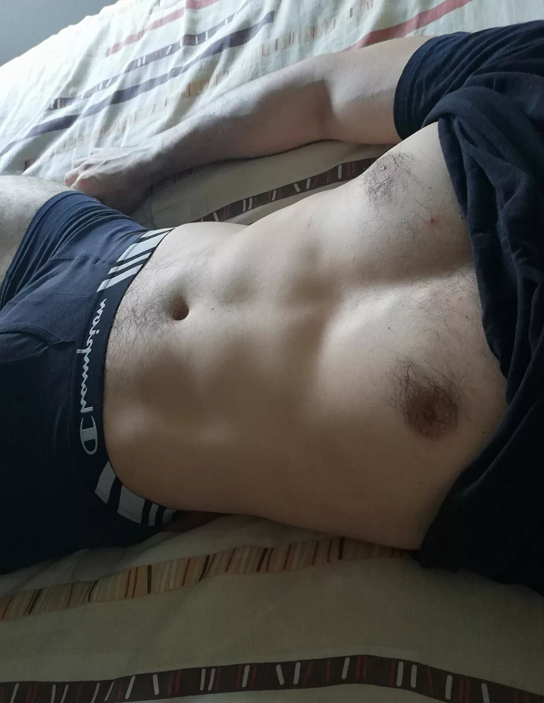 24 good looking crossfit guy looking for similar Jo bro that shows face too. bearded or blonde + sc: Craigrichey19