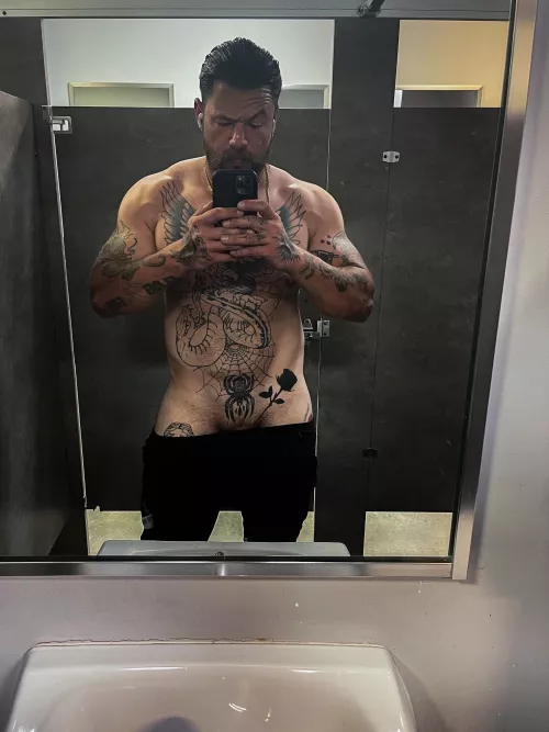 [28] the spider is saving your spot hurry up