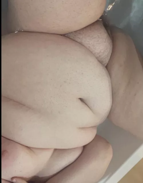 A beautiful .. big white soft body like mine was meant to do it alll💦