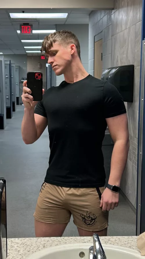 Another workout, another gym selfie