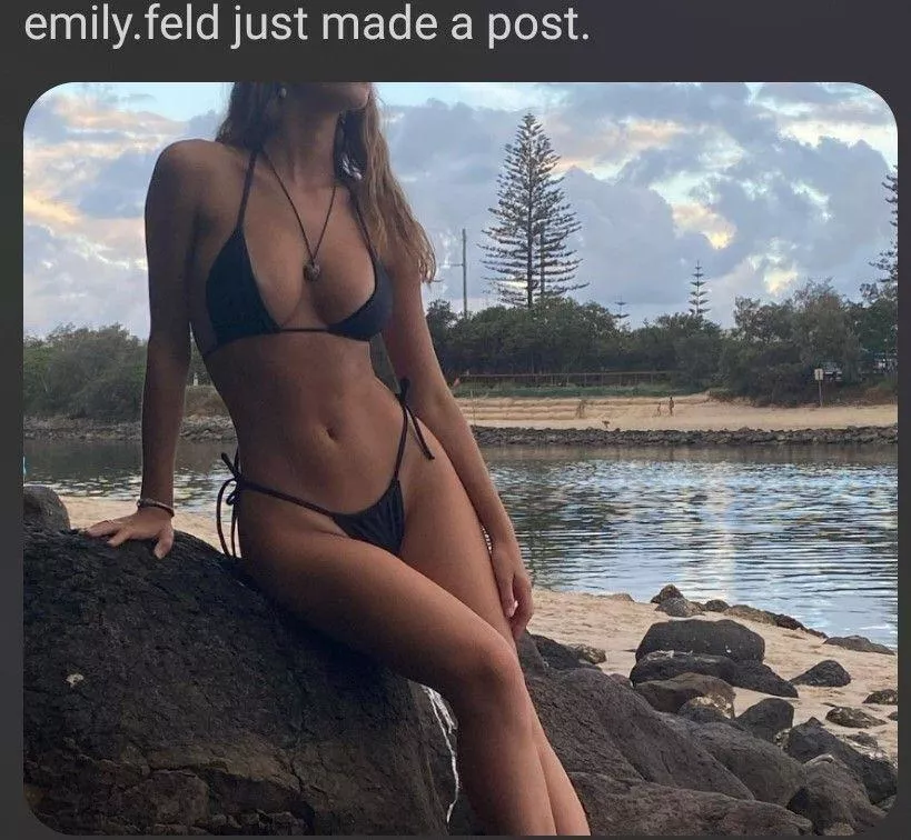 Deleted post. Anyone have the full pic?