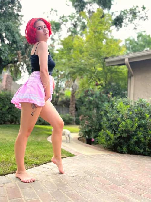 Do you like girls in pink skirts?