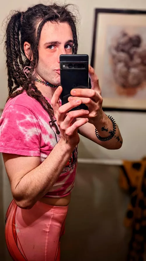 Does this little cage make my butt look big?😘🤏🍑