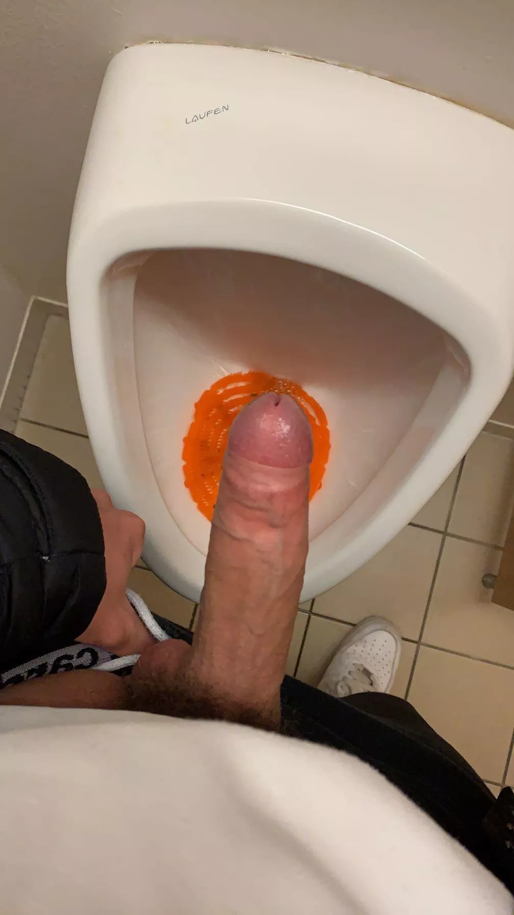 got a little horny after my piss😳 dm me