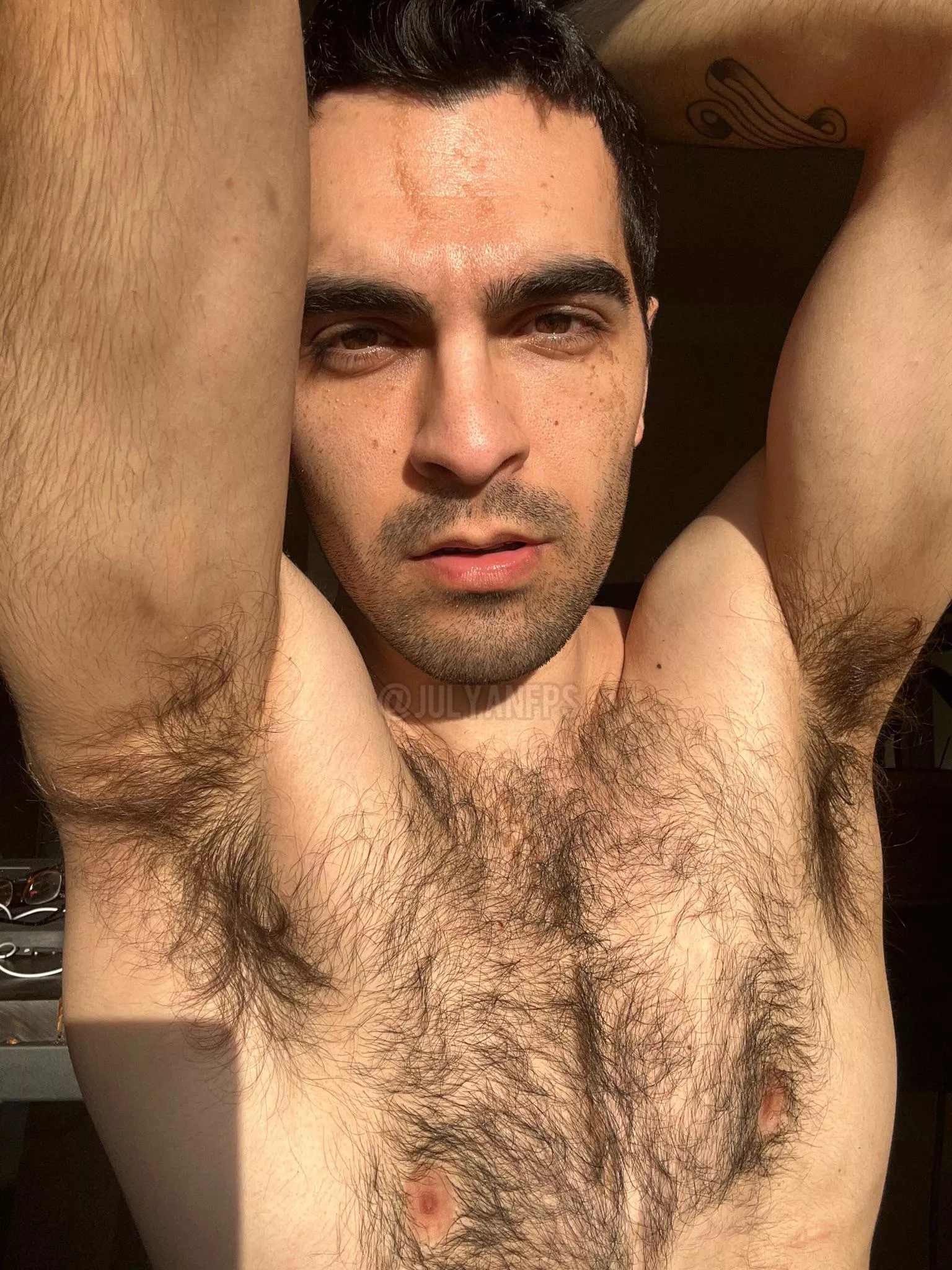 Hair going wild 😜🥵 wanna taste?