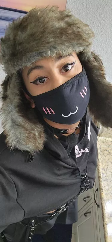 Hey look at my eyes and tell me something :3