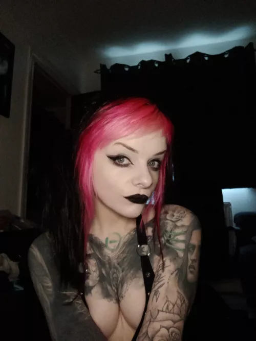 Hope you don't mind black lipstick stains all over your cock