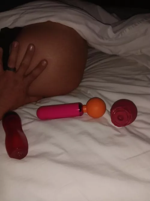 how should we wake her 🤔🍑💦🍆