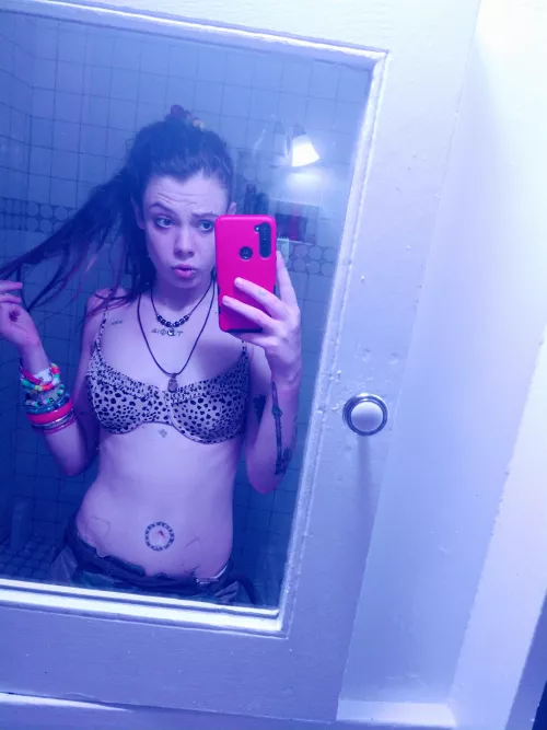 I wish I had a strap as big as the Eiffel Tower so that I could Peg the world in 72 hours 😈🍆🤤