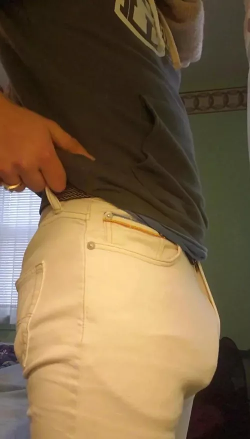Just a fat Arab half-chub stuffed into tight pants.