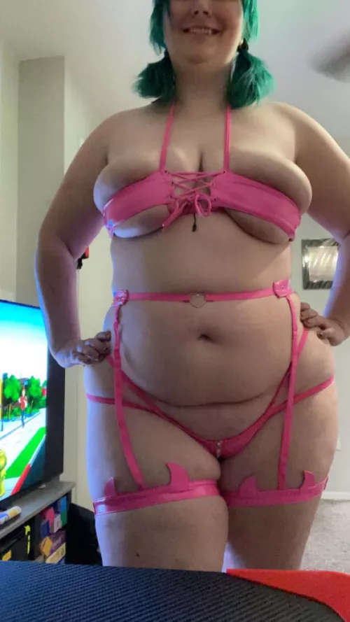 My body just wants to pop out of the lingerie