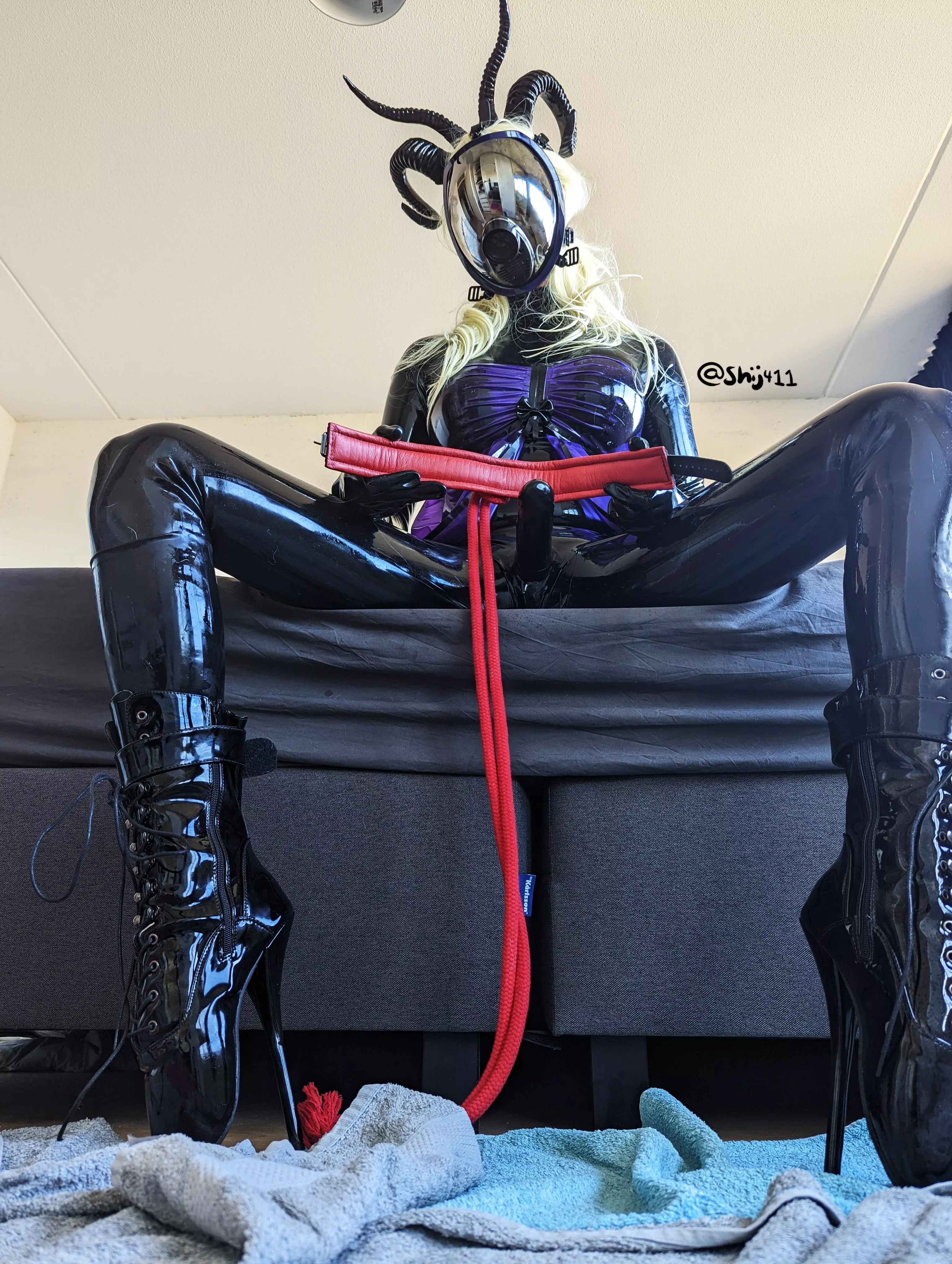 [OC] come crawl over here 💜