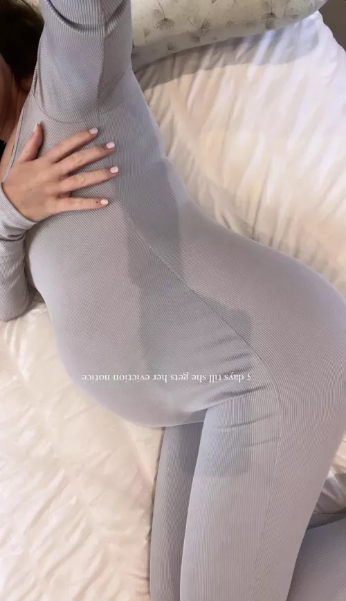 Preggo Sydney May Crouch