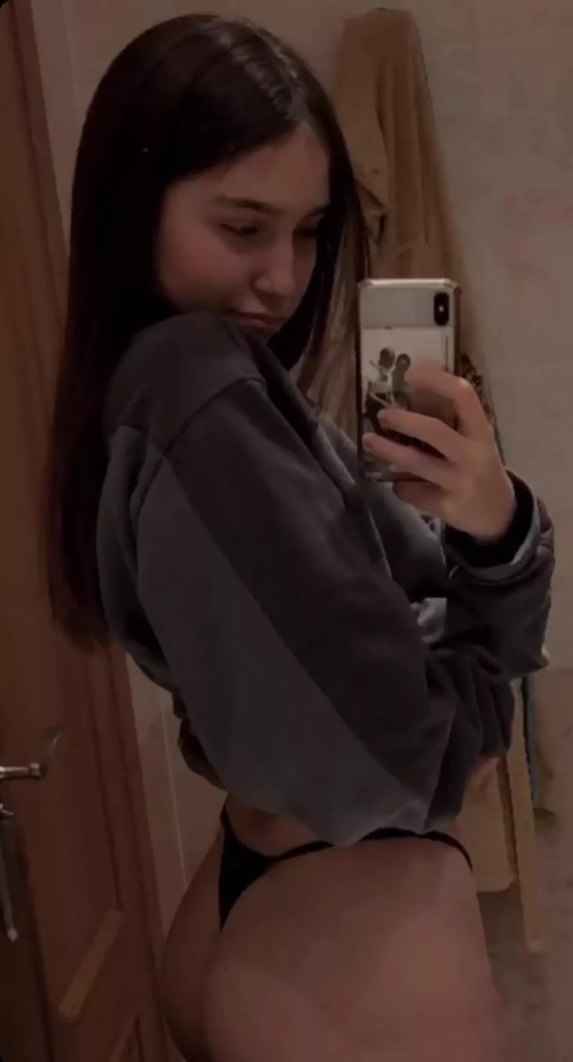 Put yourself in the situation, you walk into the bathroom and see me taking a picture of myself in a thong totally defenseless, be honest, what would you do to me?