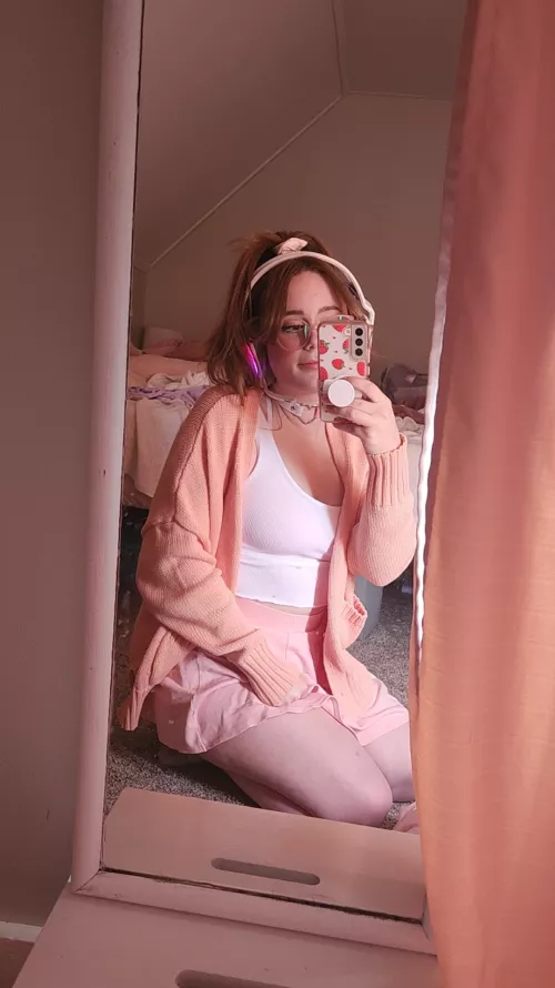 Sitting pretty 😇 (f)