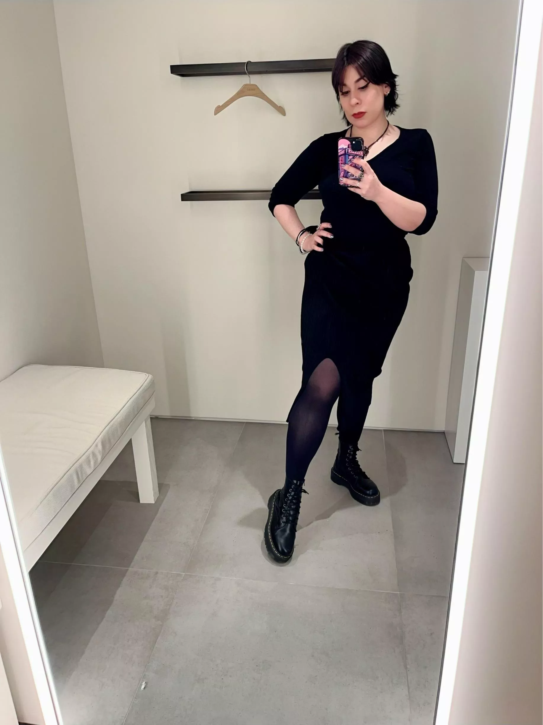 Today’s work outfit, I love tight dresses with slits 😘